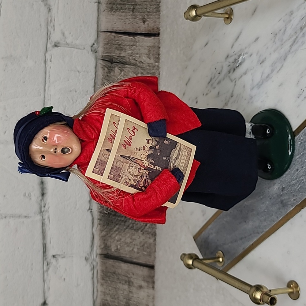 Byers' Choice Carolers Vintage 1995 Salvation Army Girl Holding War Cry Vintage